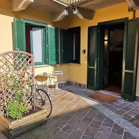 Lägenhet Bilocale In Corte Ristrutturata Angera