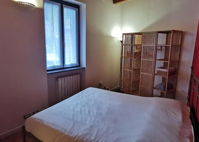 Bilocale In Corte Ristrutturata * Angera