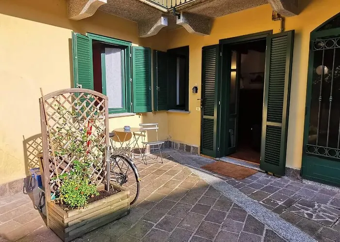 Apartament Bilocale In Corte Ristrutturata Angera